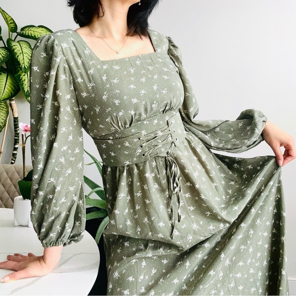 Corset Maxi Floral Dress with Long Sleeves and Square Neckline - Picture 2 of 8